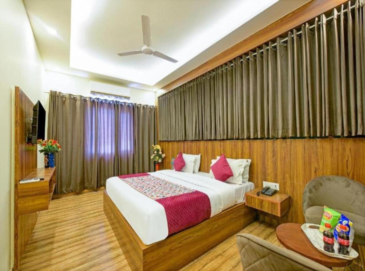 Rosewood Suites A Family Hotel Near Delhi Airport New Delhi Extérieur photo